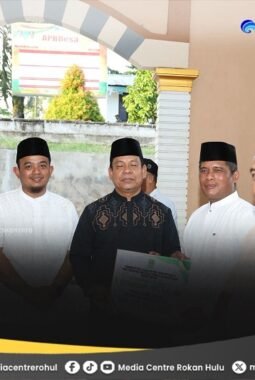 Safari Ramadan 1447 H, Pemkab Rokan Hulu Serahkan Bantuan Keagamaan dan Sosial di Rambah Hilir