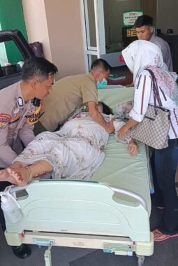 Bhabinkamtibmas Sigap Selamatkan Ibu Hamil 9 Bulan Korban Kecelakaan, Aksi Bripka Nasrul Jamil Viral di Media Sosial