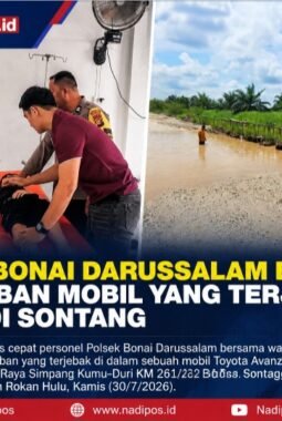 Polsek Bonai Darussalam Evakuasi Dua Korban Mobil yang Terjebak Banjir di Sontang