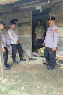 Polsek Bonai Darussalam Salurkan Bantuan Sosial melalui Program JALUR, Wujudkan Kehadiran Polri di Wilayah Pinggiran Sungai Rokan