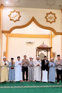 Program Jumat Keliling di Masjid Silaturahim, Kapolres Rohul Ajak Jemaah Jauhi Narkoba dan Judi Online